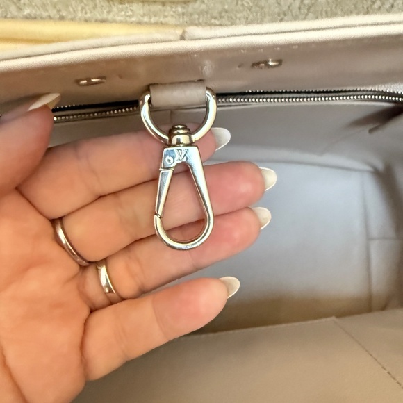 Louis Vuitton Pernelle Tote in Taurillon - Picture 15 of 15